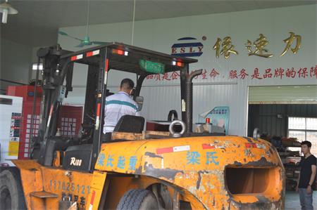 線(xiàn)軌加工中心運(yùn)送